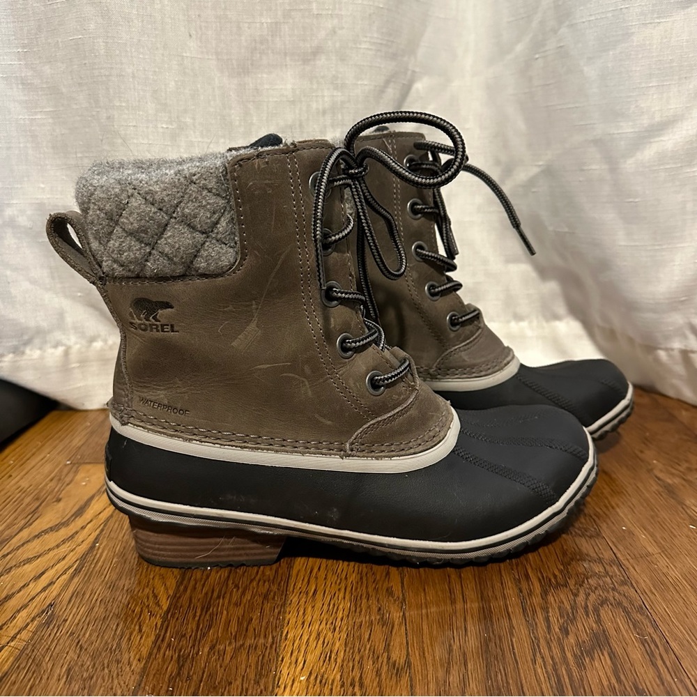Women’s Sorel WATERPROOF winter boots size 9.5